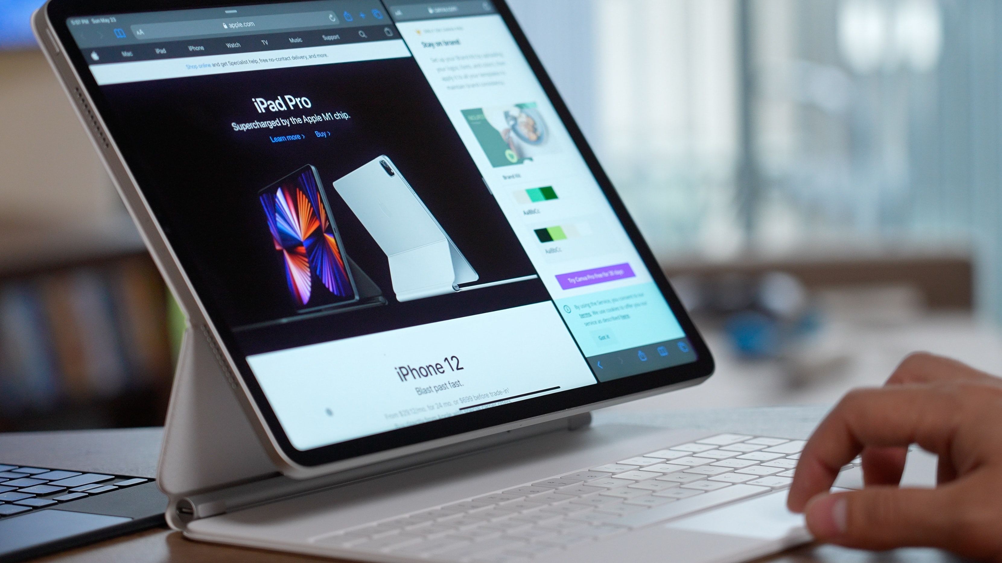 iPad trong vỏ Magic Keyboard