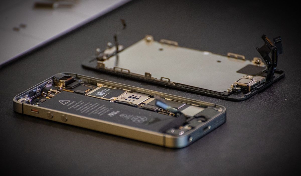 iPhone trong quá trình sửa chữa