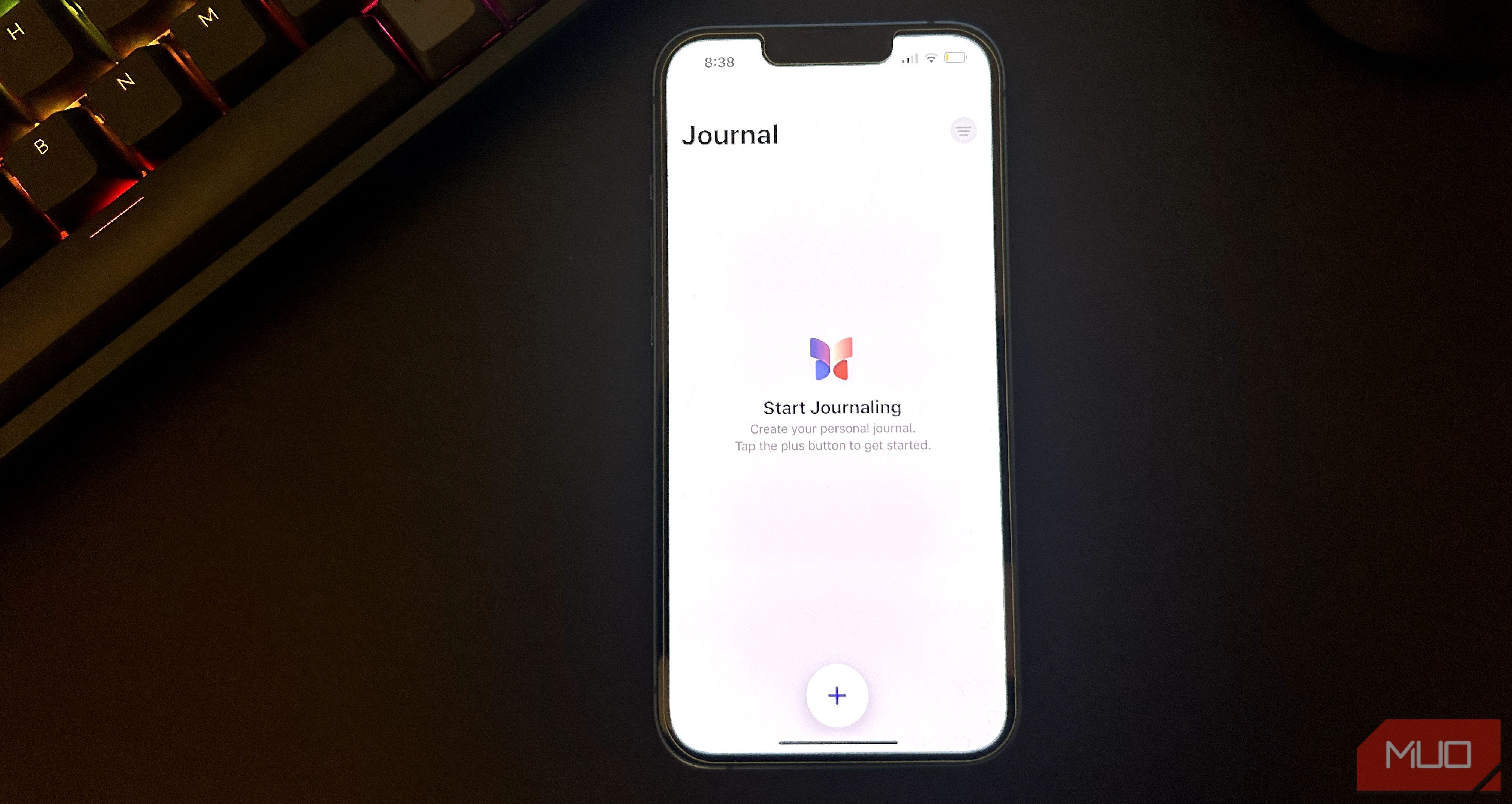 iPhone với ứng dụng Nhật Ký đang mở