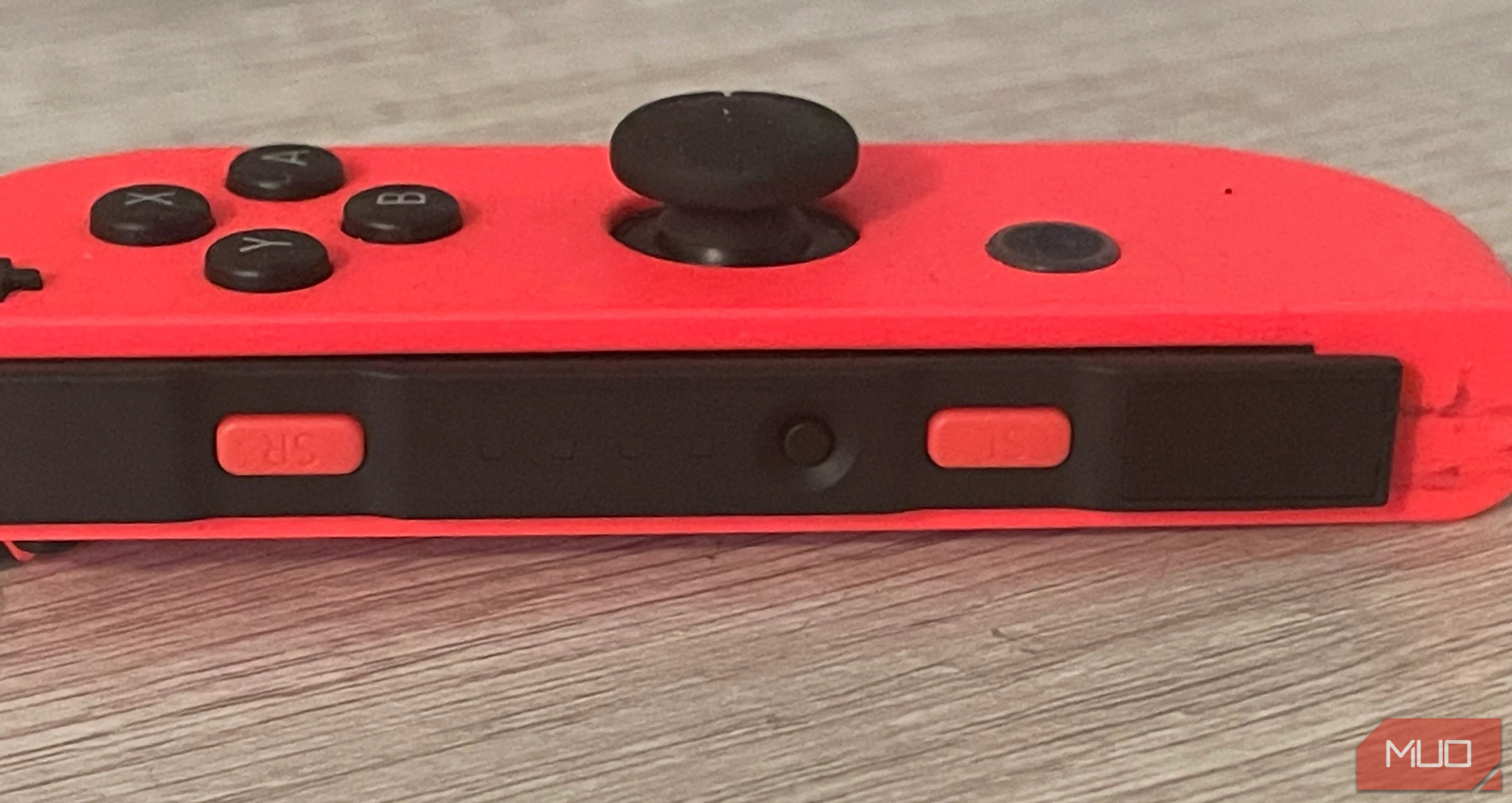Joy-Con của Nintendo Switch trên bàn