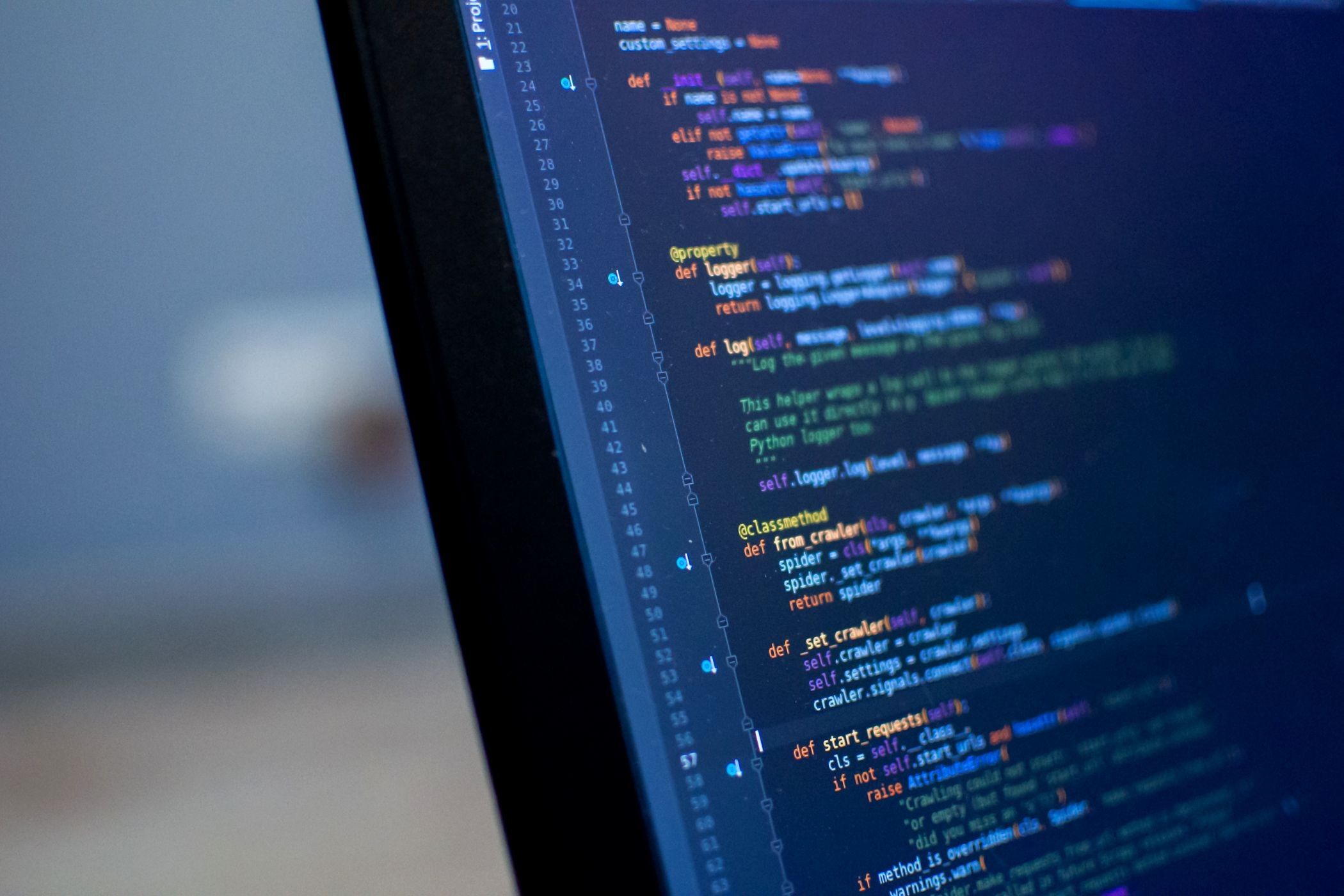Mã Python trên màn hình máy tính