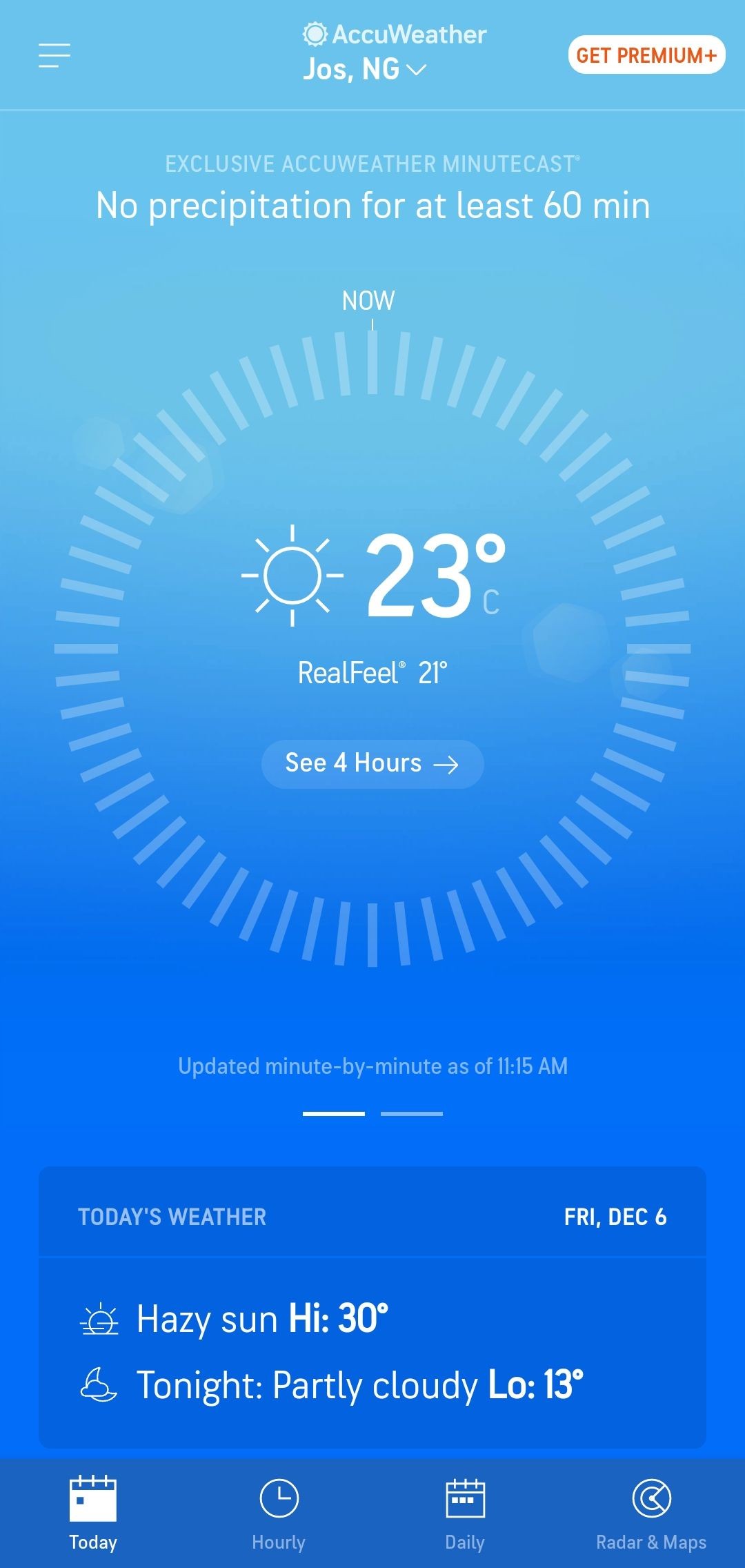 Màn hình chính của AccuWeather hiển thị nhiệt độ cảm nhận RealFeel