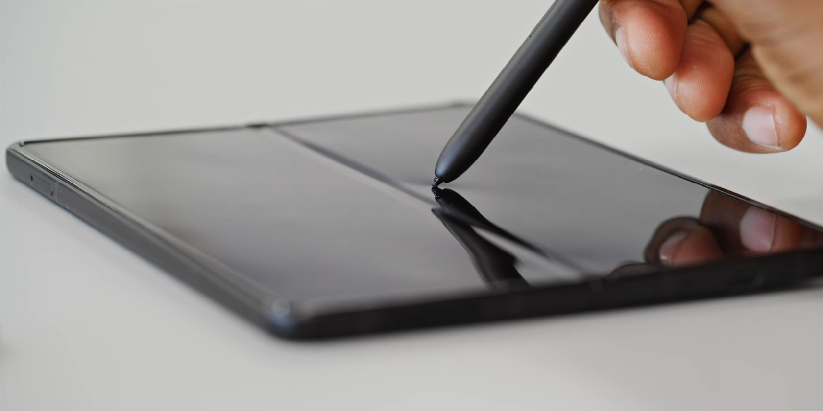 Màn hình chính Galaxy Z Fold 3 với S Pen