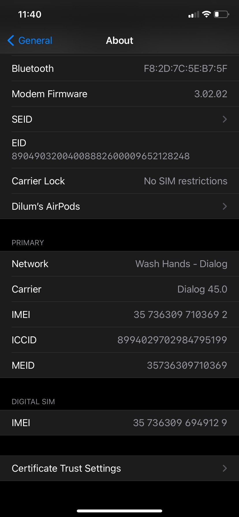 Màn hình Giới thiệu trong Cài đặt iPhone hiển thị các tùy chọn của AirPods.