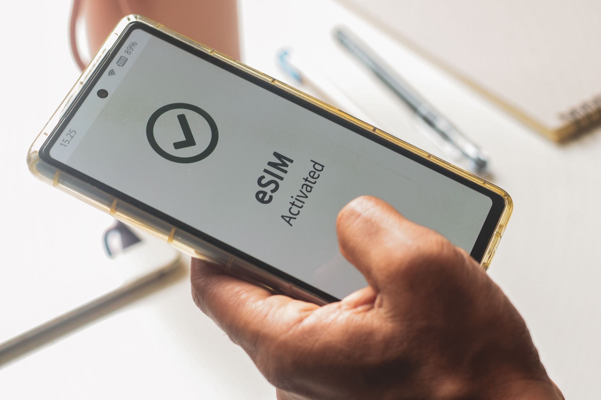 Màn hình kích hoạt eSIM trên điện thoại Android