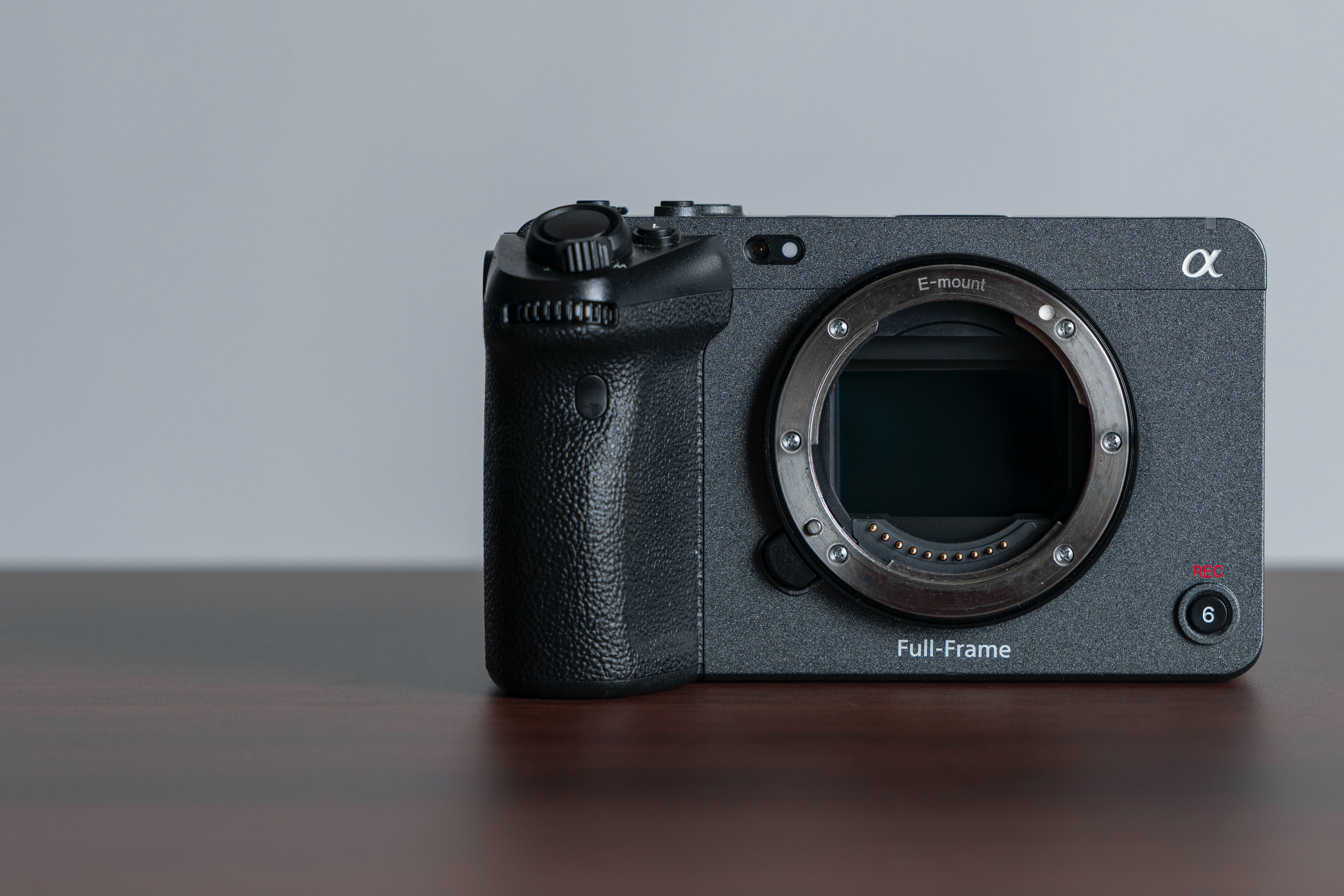 Máy ảnh điện ảnh Sony với cảm biến full-frame