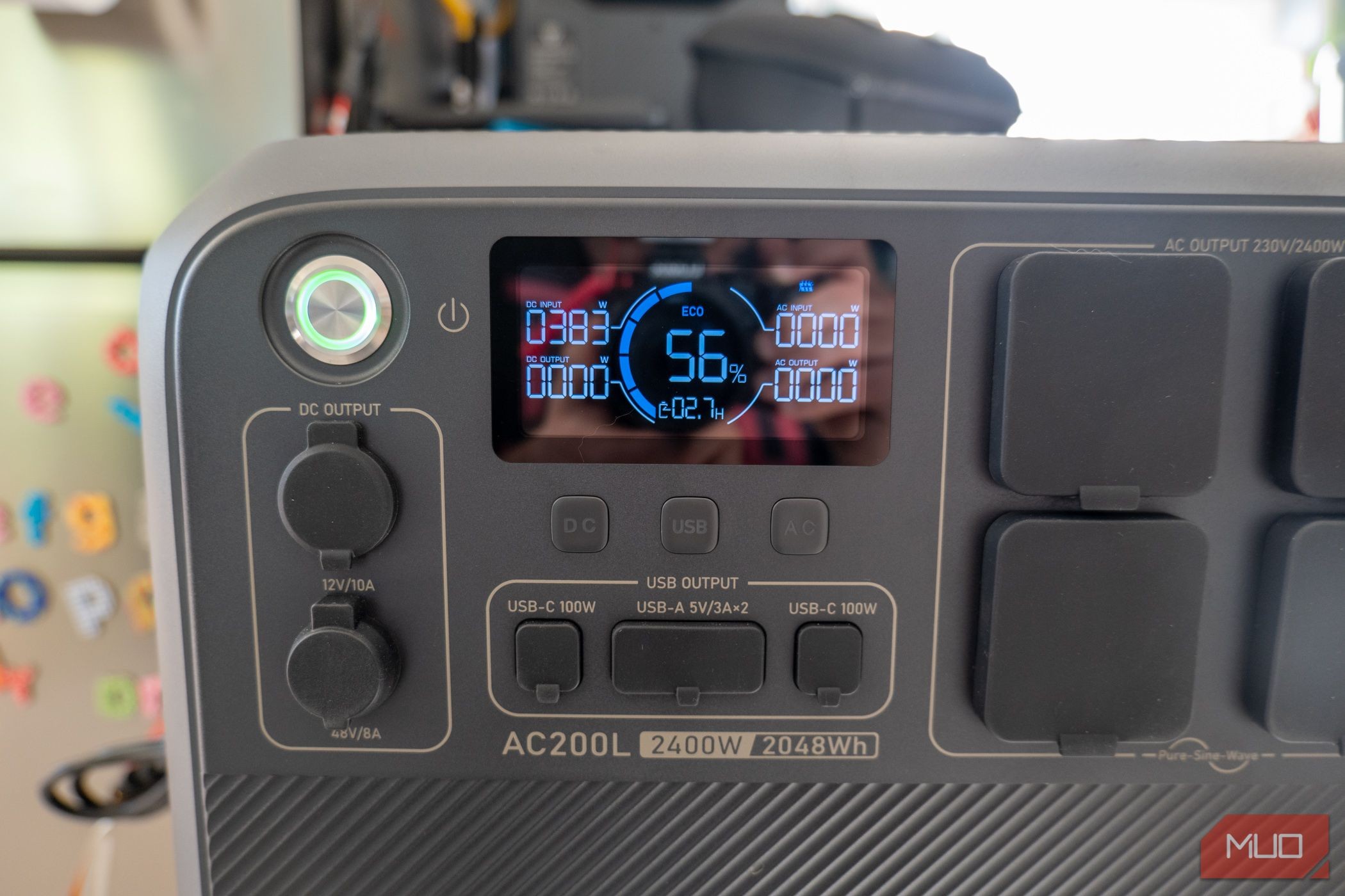 Máy nguồn di động Bluetti AC200L sạc năng lượng mặt trời