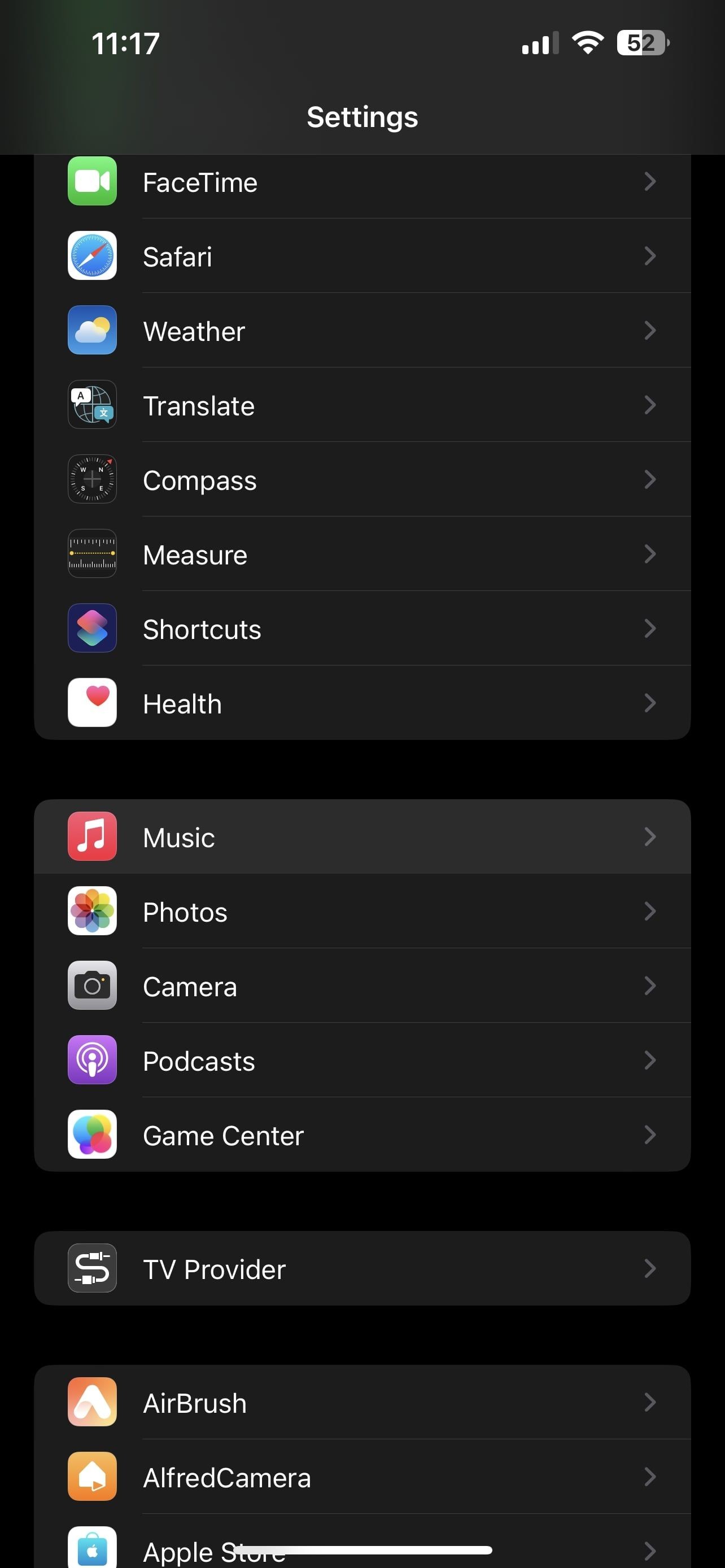 Menu cài đặt iPhone với tùy chọn Âm nhạc được làm nổi bật