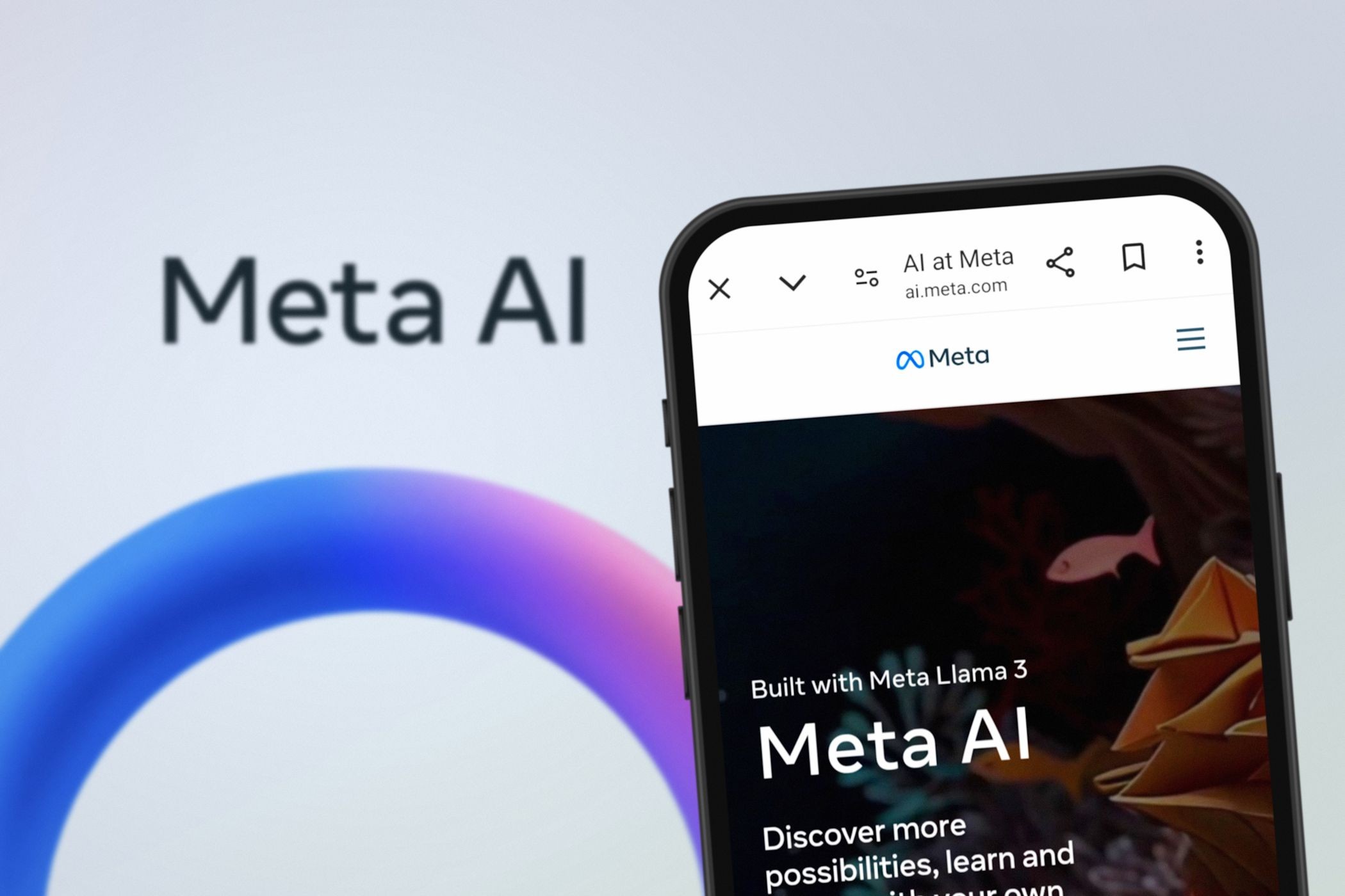 Meta AI trên màn hình điện thoại và máy tính