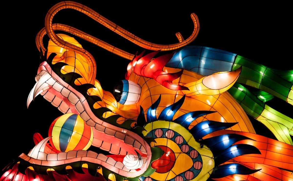 Mô hình rồng được thắp sáng