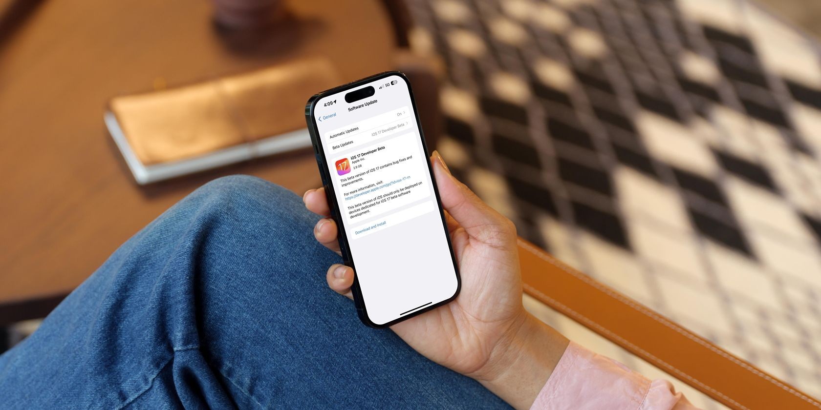 Người dùng đang cố gắng cài đặt iOS 17 beta dành cho nhà phát triển