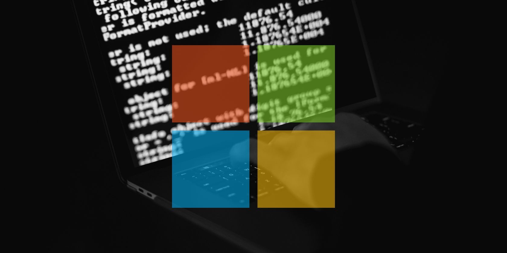 Người dùng đang lập trình trên laptop với logo Windows