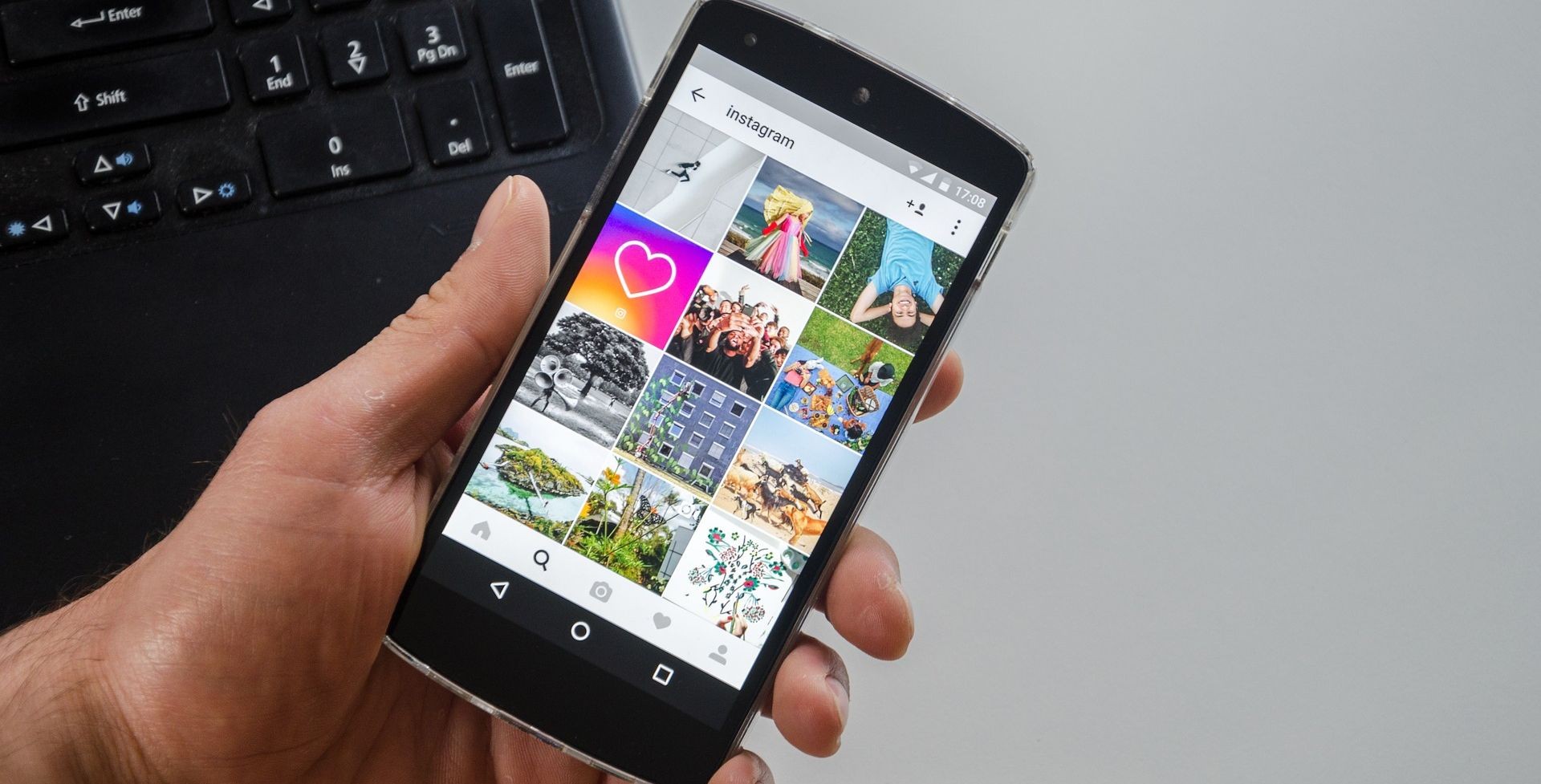 Nguồn cấp dữ liệu Instagram trên điện thoại thông minh