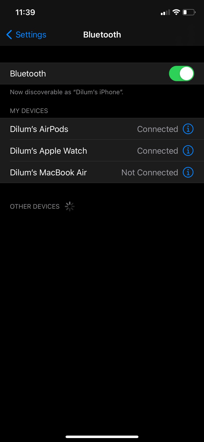 Nhấn vào biểu tượng thông tin bên cạnh AirPods.
