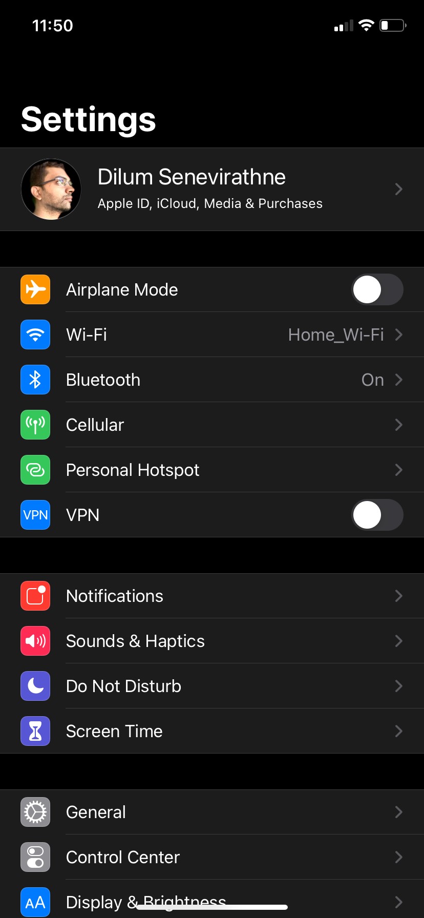Nhấn vào Bluetooth trong Cài đặt iPhone.
