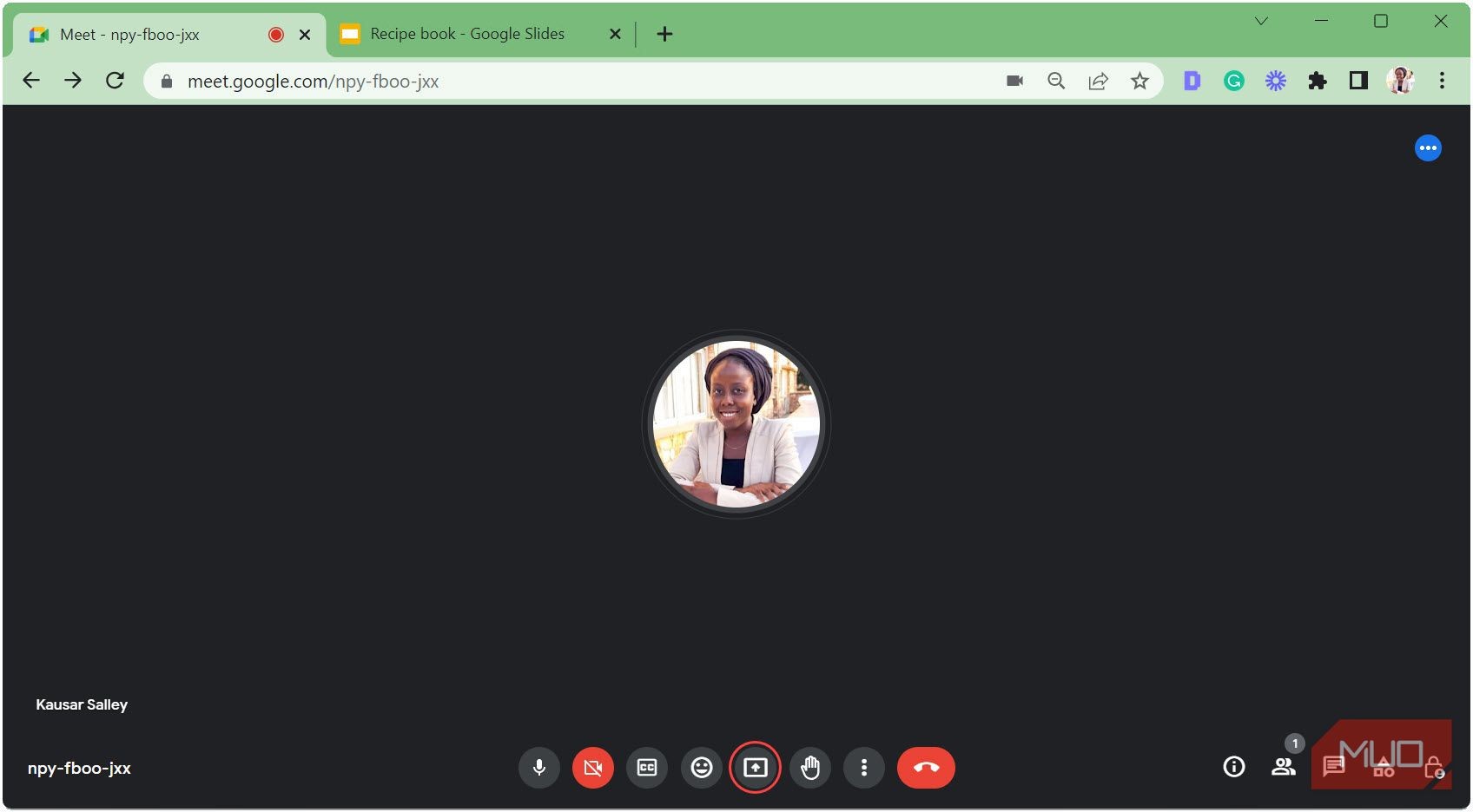 Nhấp vào biểu tượng Trình bày ngay với Google Slides mở trong tab riêng biệt