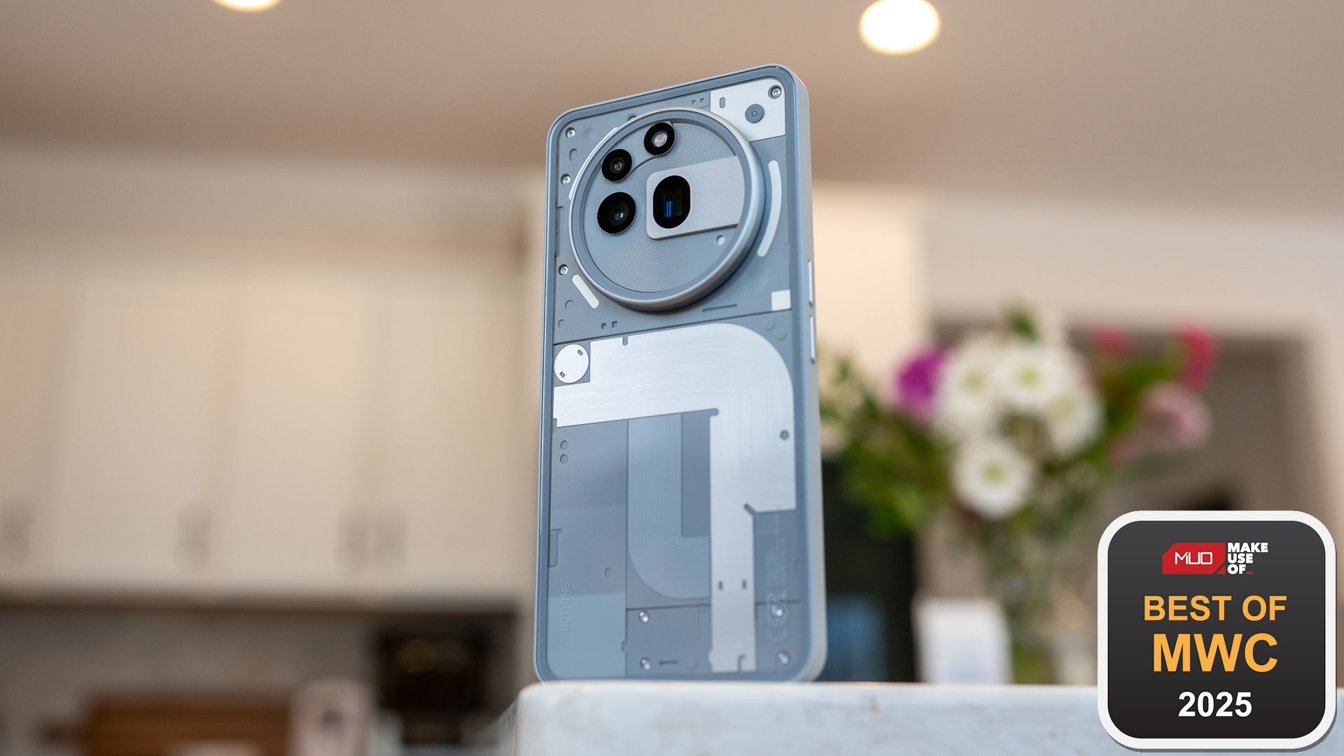 Nothing Phone (3a) Pro tại MWC 2025 với giải thưởng