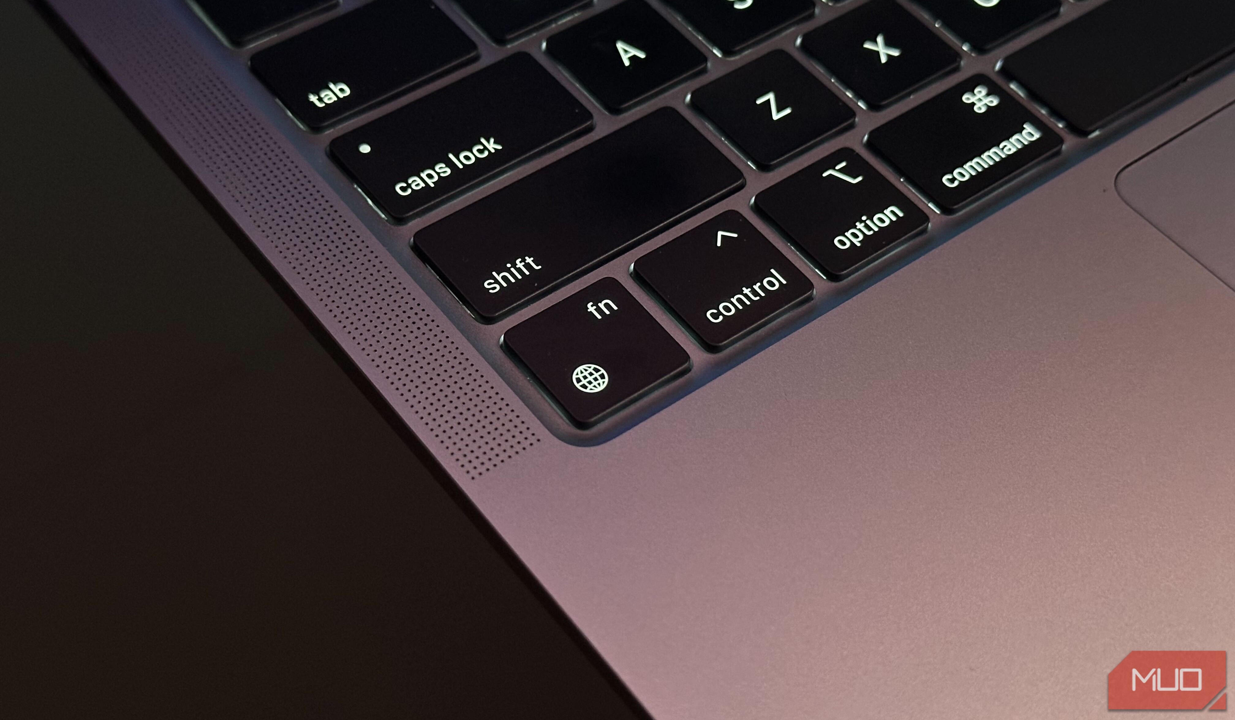 Phím Function hoặc Globe trên bàn phím MacBook