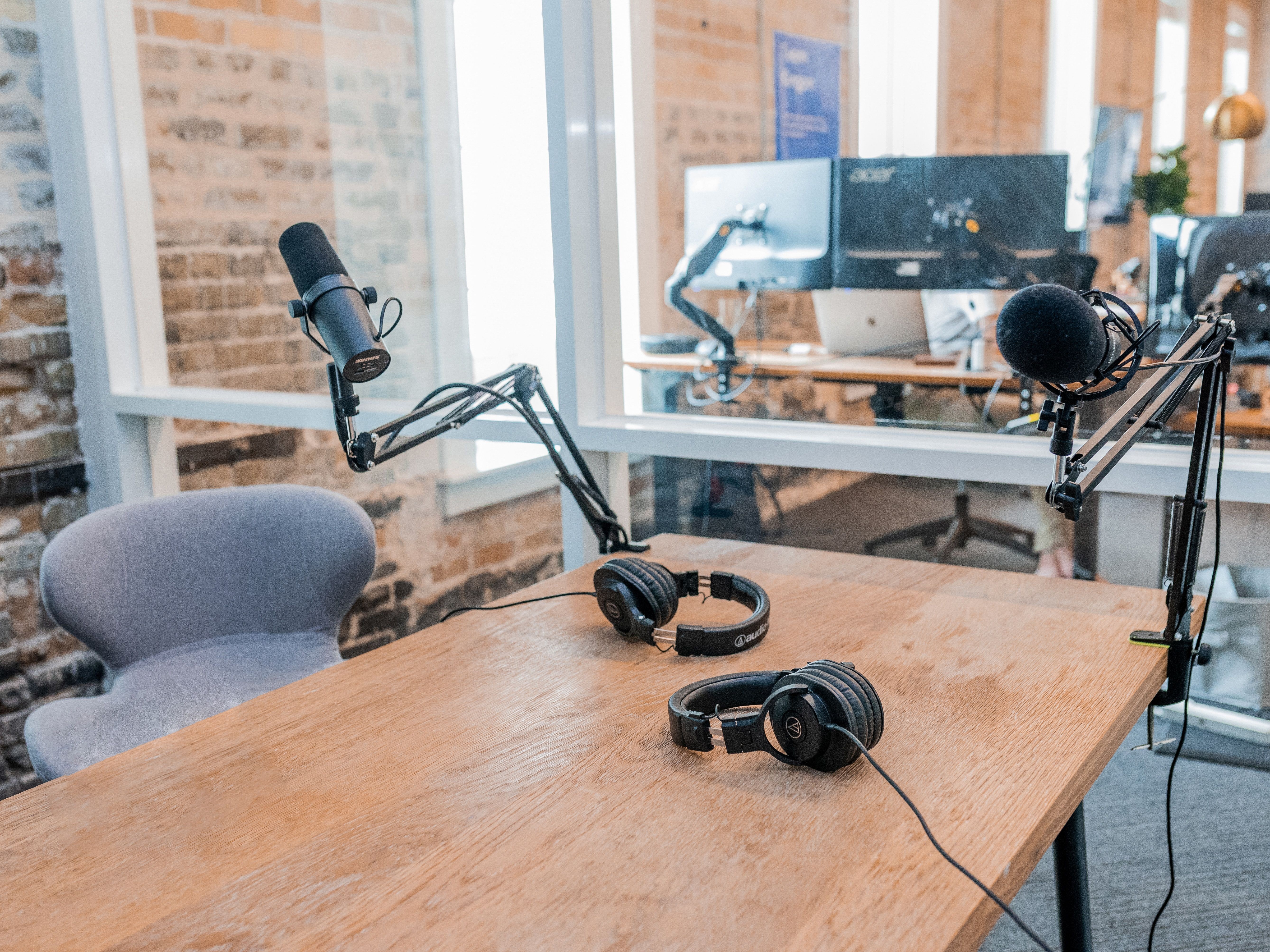 Phòng thu podcast