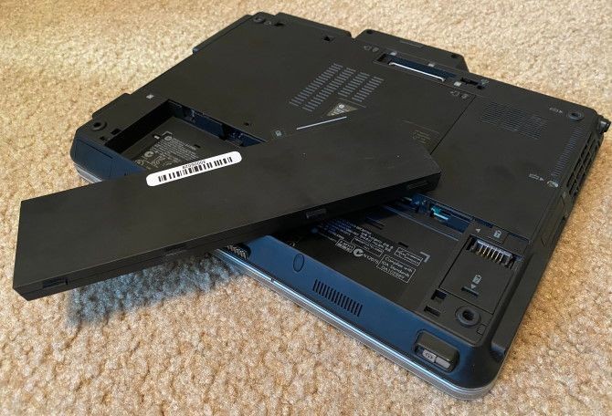 Pin laptop có thể tháo rời