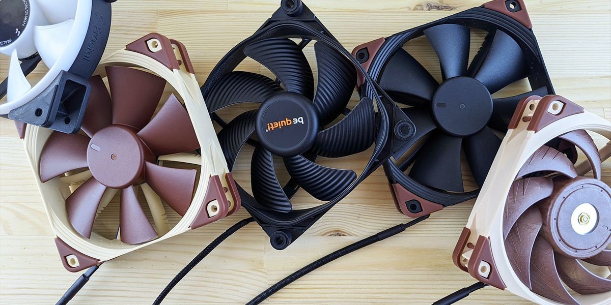 Quạt CPU màu đen và nâu