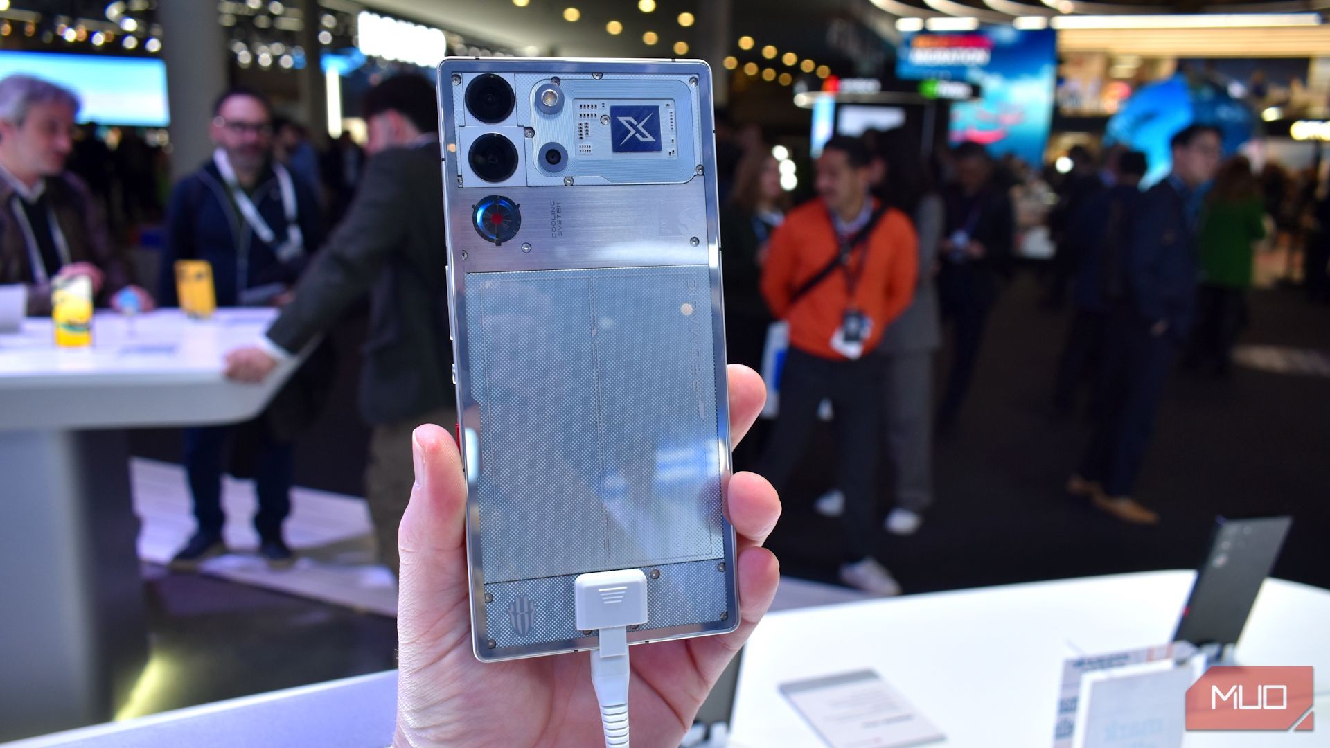 RedMagic 10 Pro mặt sau tại MWC 2025.
