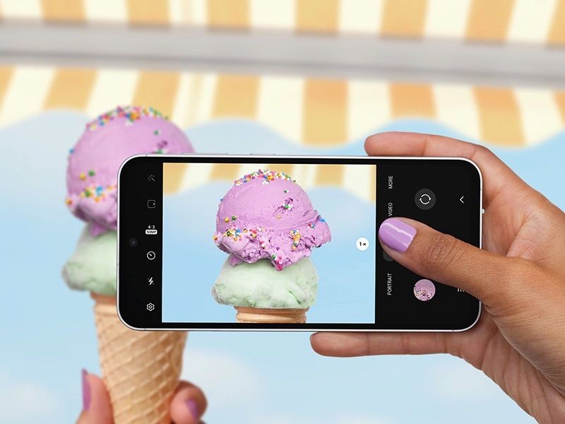 s23 fe camera taking image of icecream