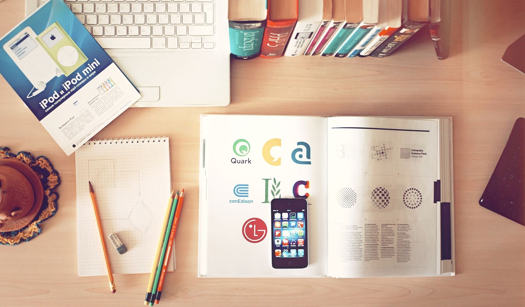 Sách logo thiết kế đồ họa.