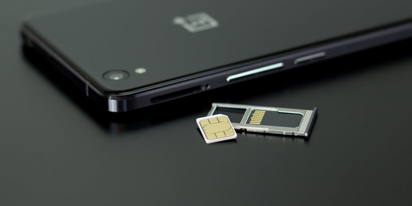 SIM card và khe cắm trên điện thoại