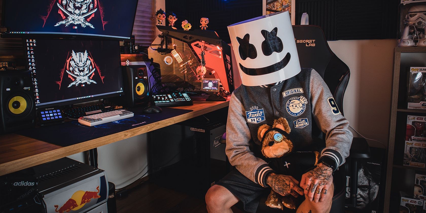 Streamer Twitch đeo mặt nạ
