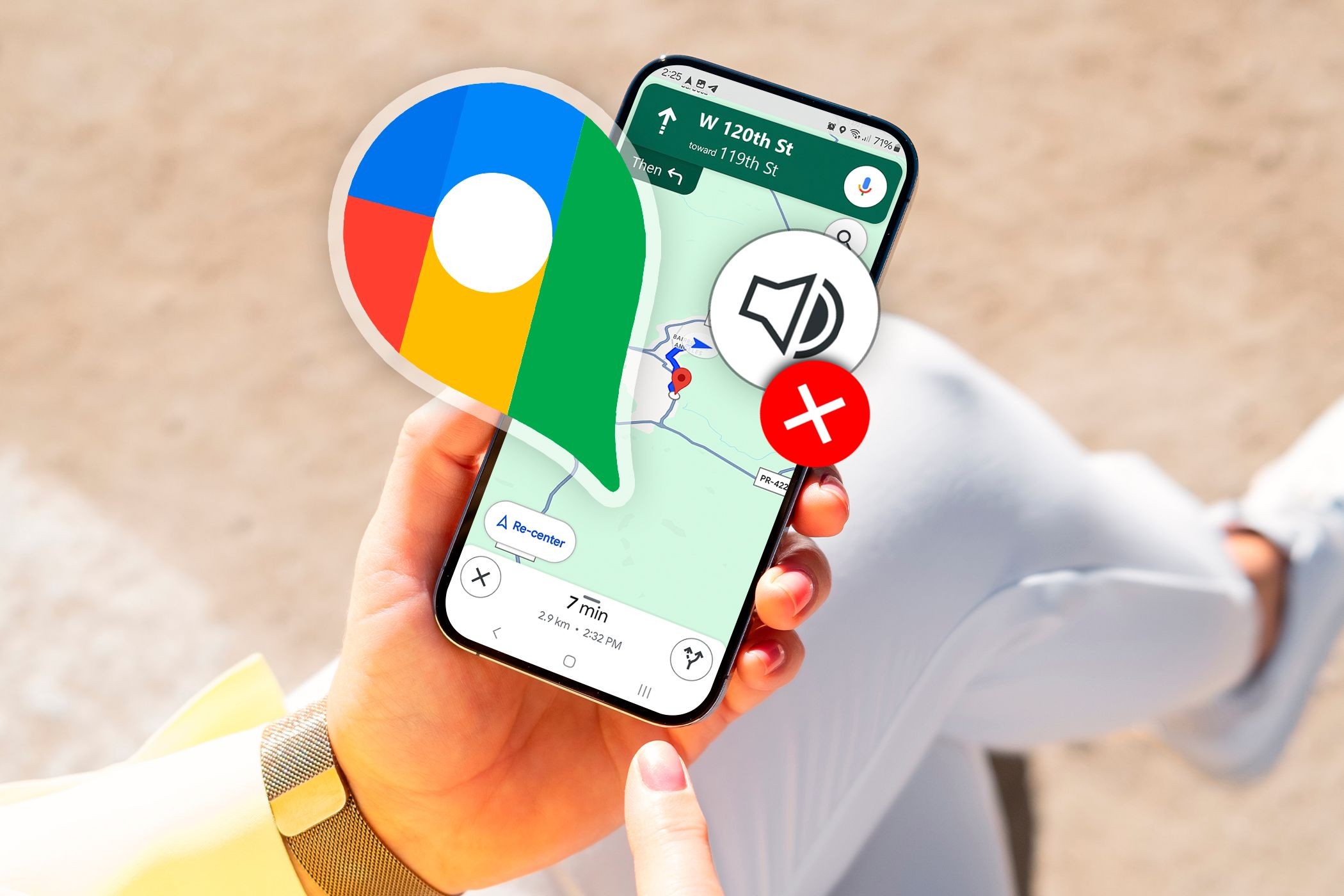 Tay cầm điện thoại với Google Maps mở và biểu tượng điều hướng bằng giọng nói bị che