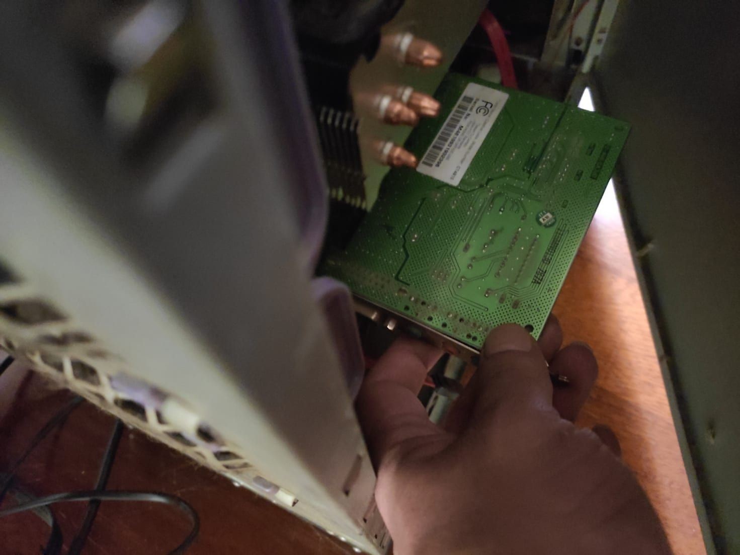 Tháo card âm thanh khỏi PC