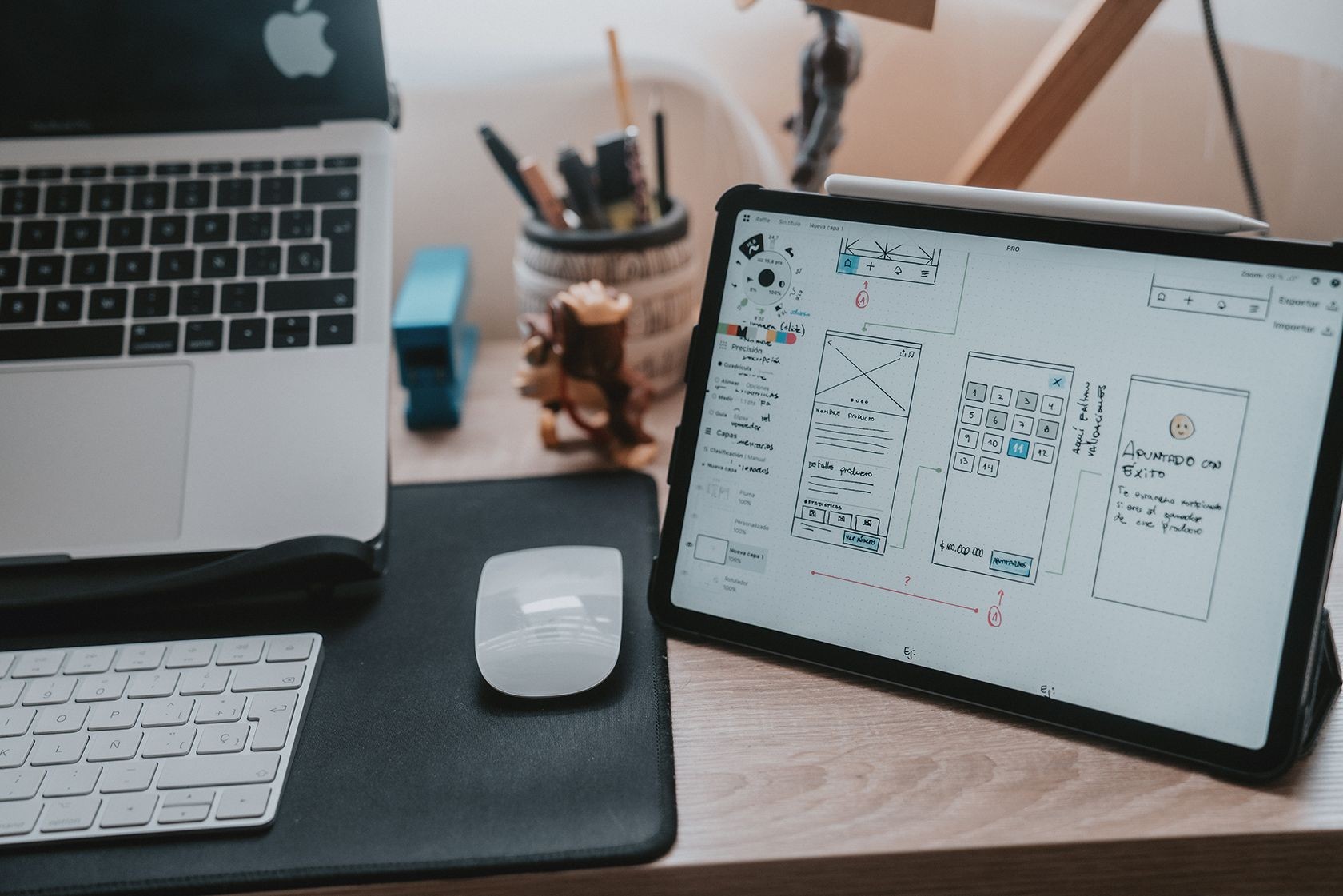 Thiết kế UX/UI trên máy tính bảng.