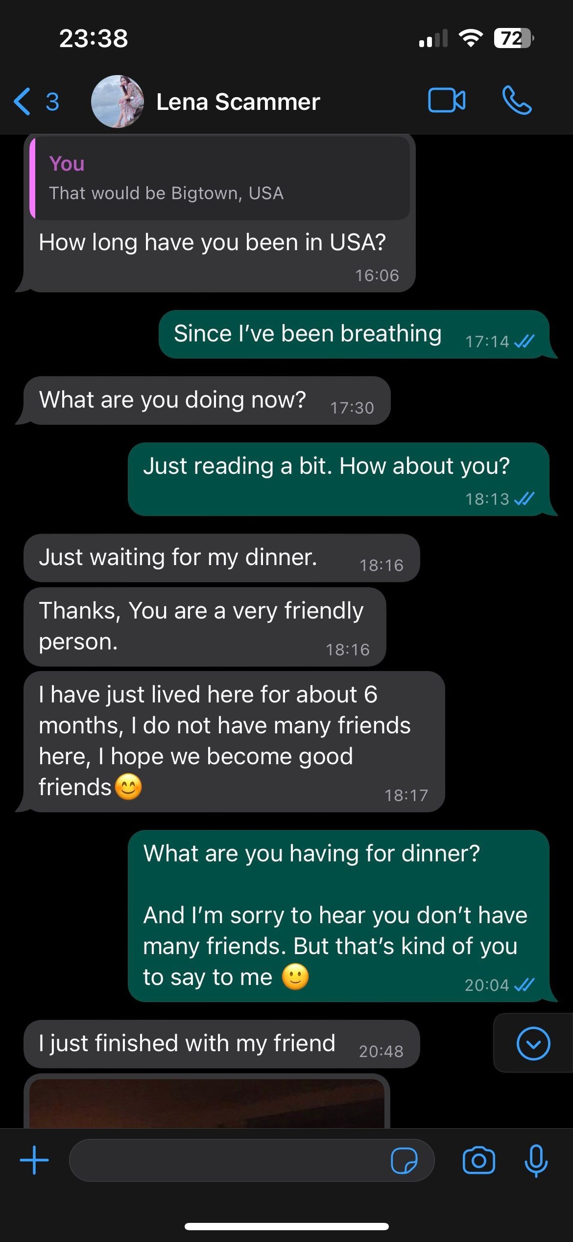Tin nhắn WhatsApp ban đầu từ kẻ lừa đảo