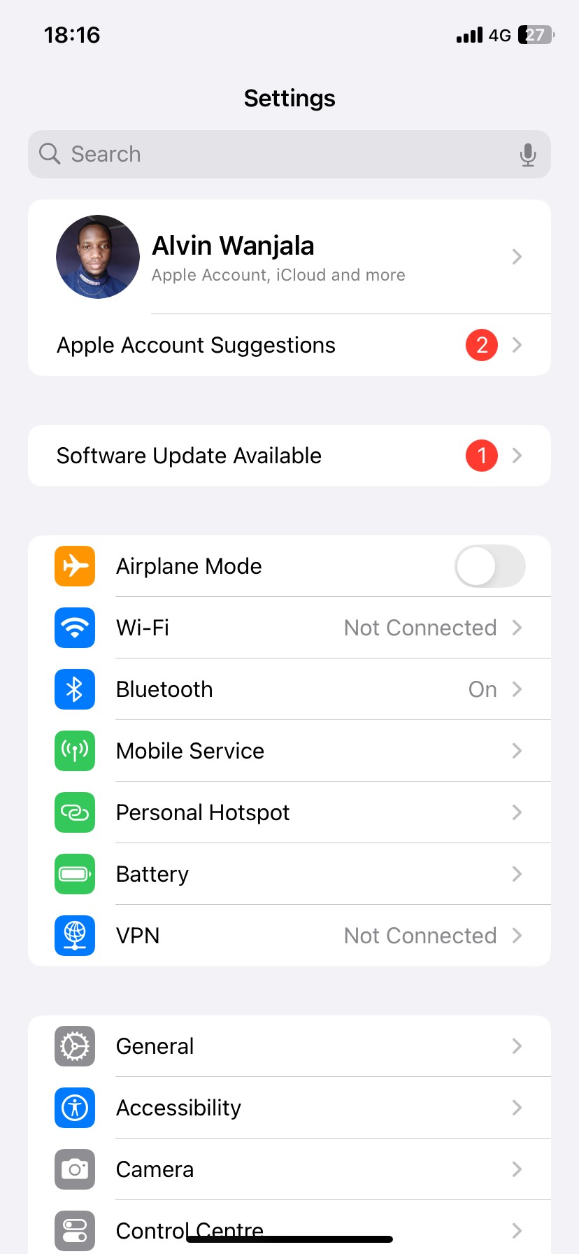 Trang cài đặt trên iPhone hiển thị tùy chọn Dữ liệu di động