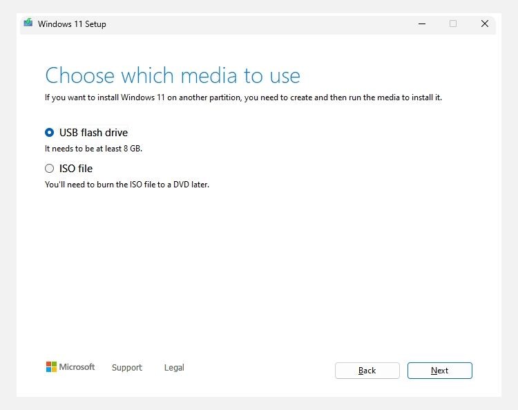 Tùy chọn tạo USB hoặc tải ISO của Windows 11