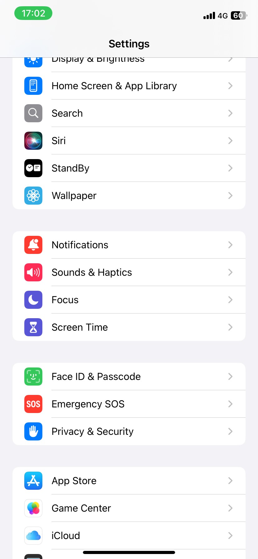 Ứng dụng Cài đặt trên iPhone với tùy chọn Thông báo ở giữa