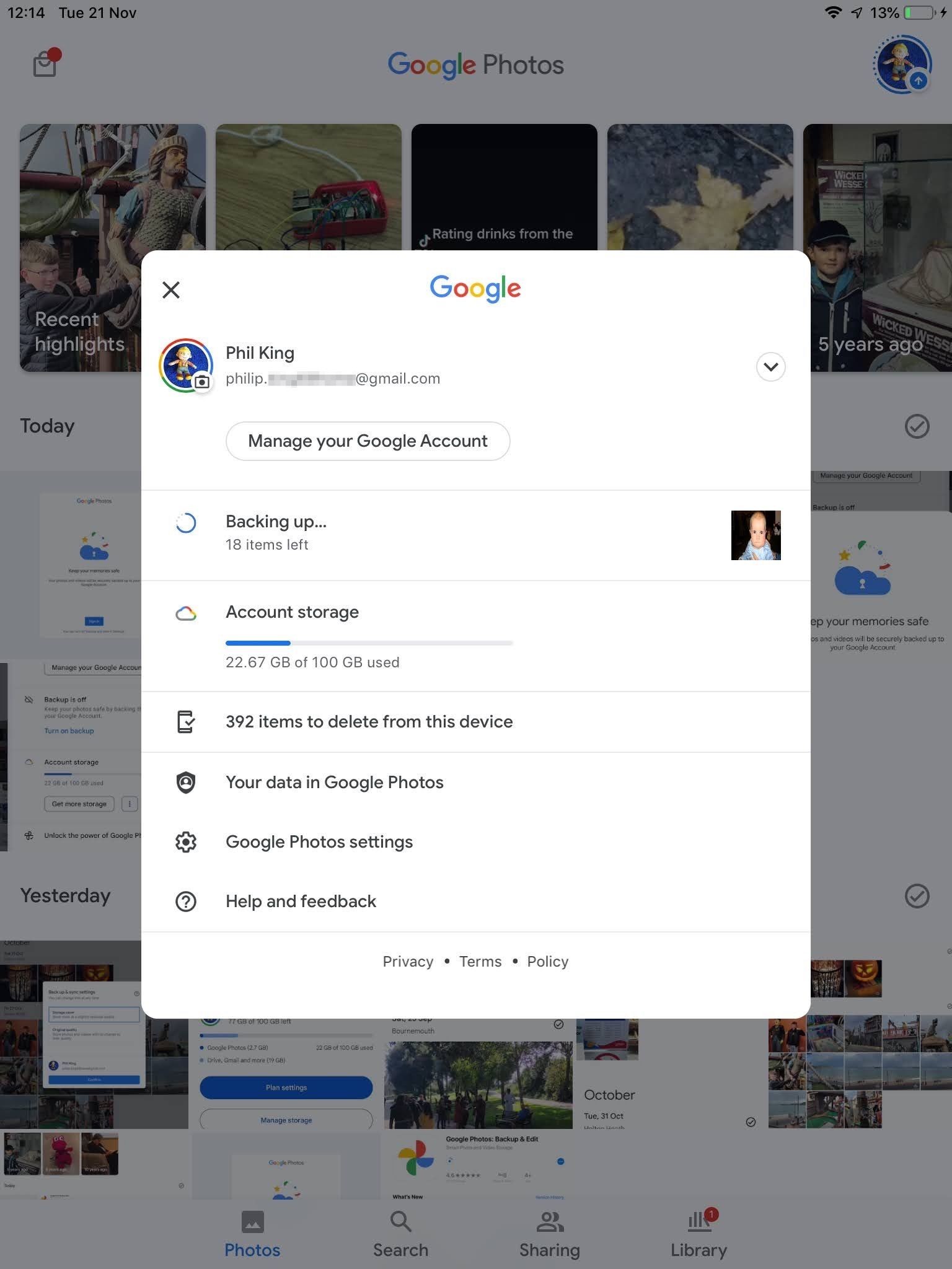 Ứng dụng Google Photos trên iOS đang sao lưu hình ảnh