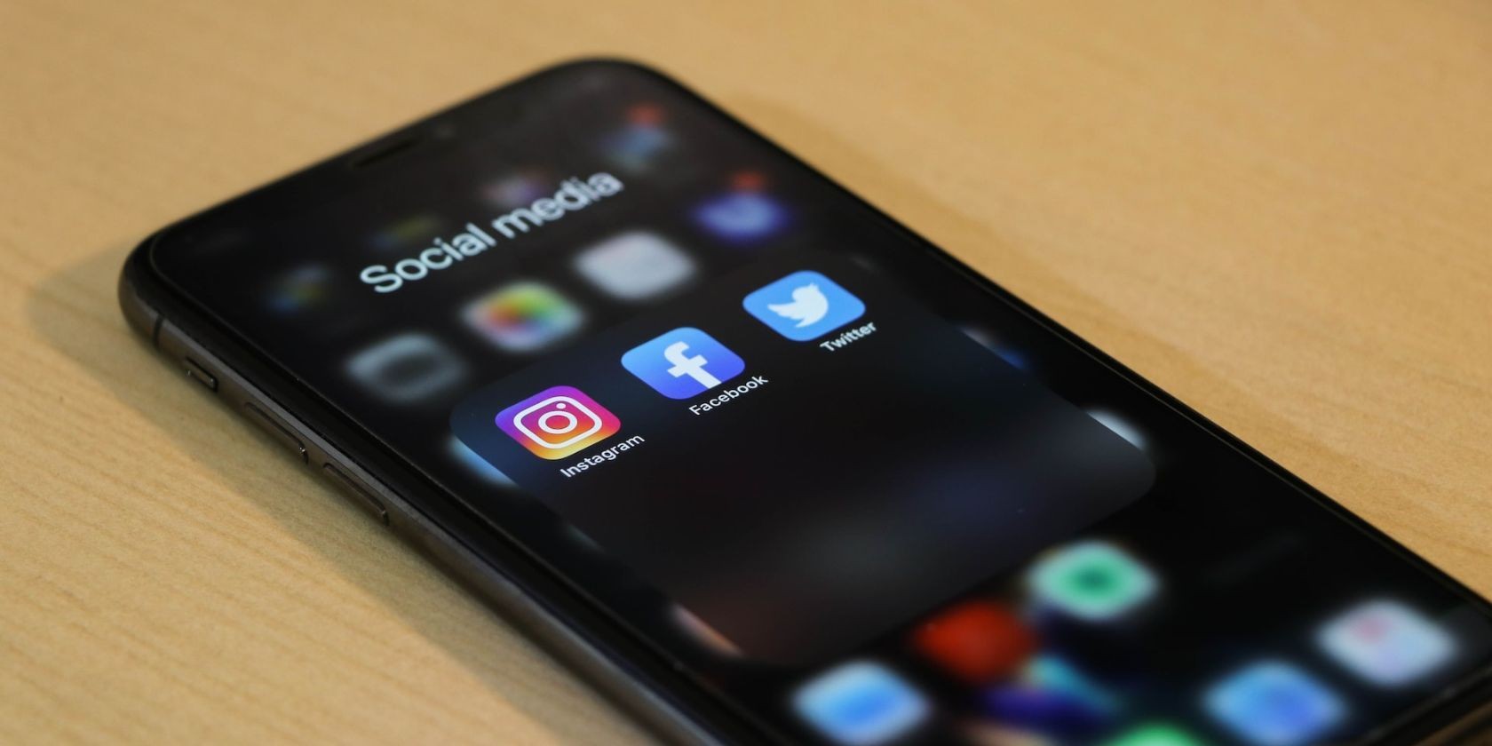 Ứng dụng Instagram, Facebook, Twitter trên iPhone