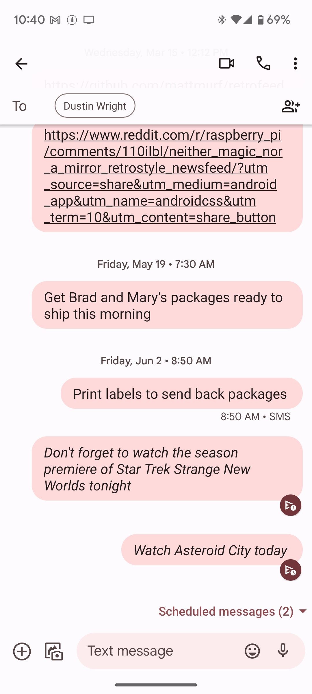 Ví dụ về tin nhắn đã lên lịch trong Messages by Google
