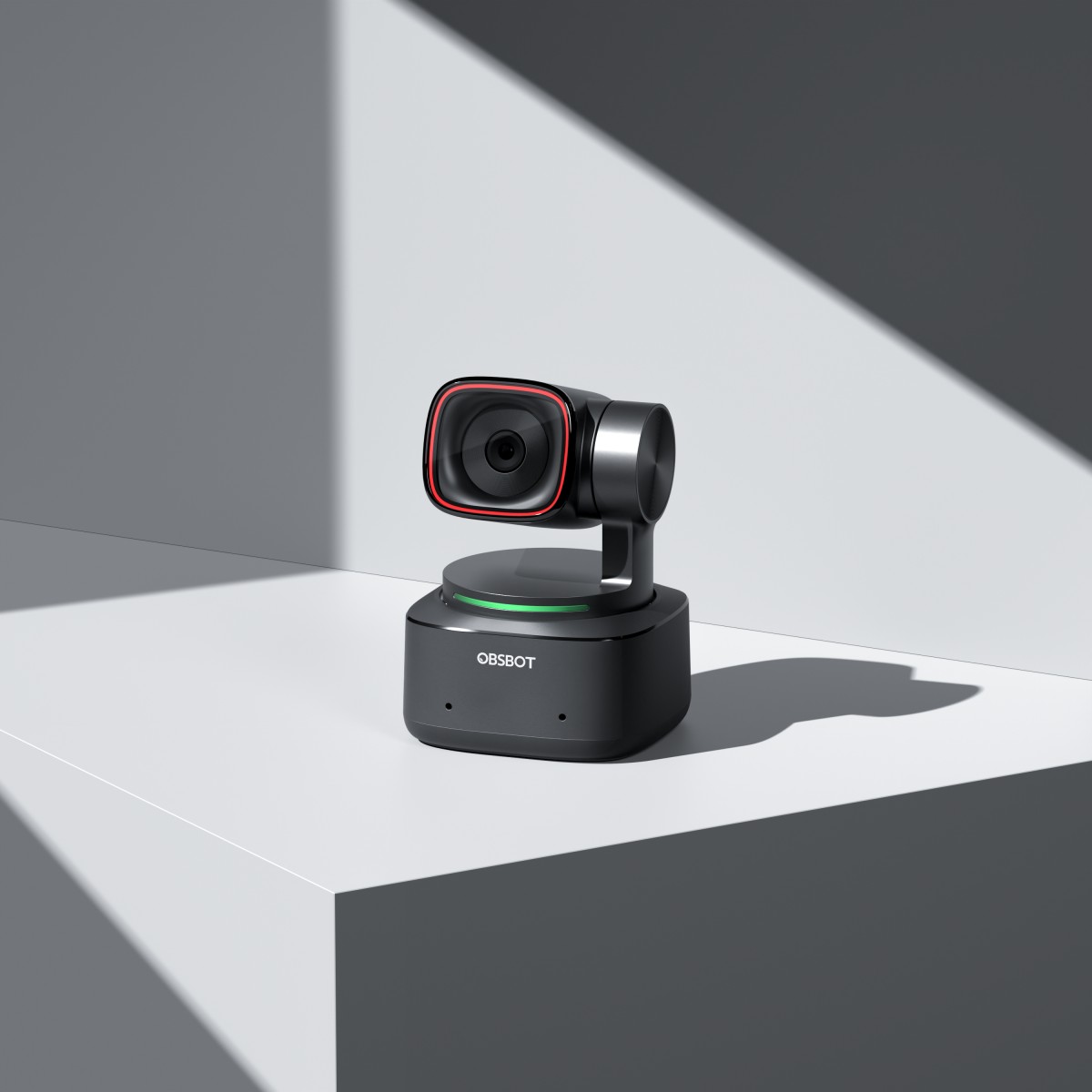 Webcam OBSBOT Tiny 2 4K đặt trên kệ