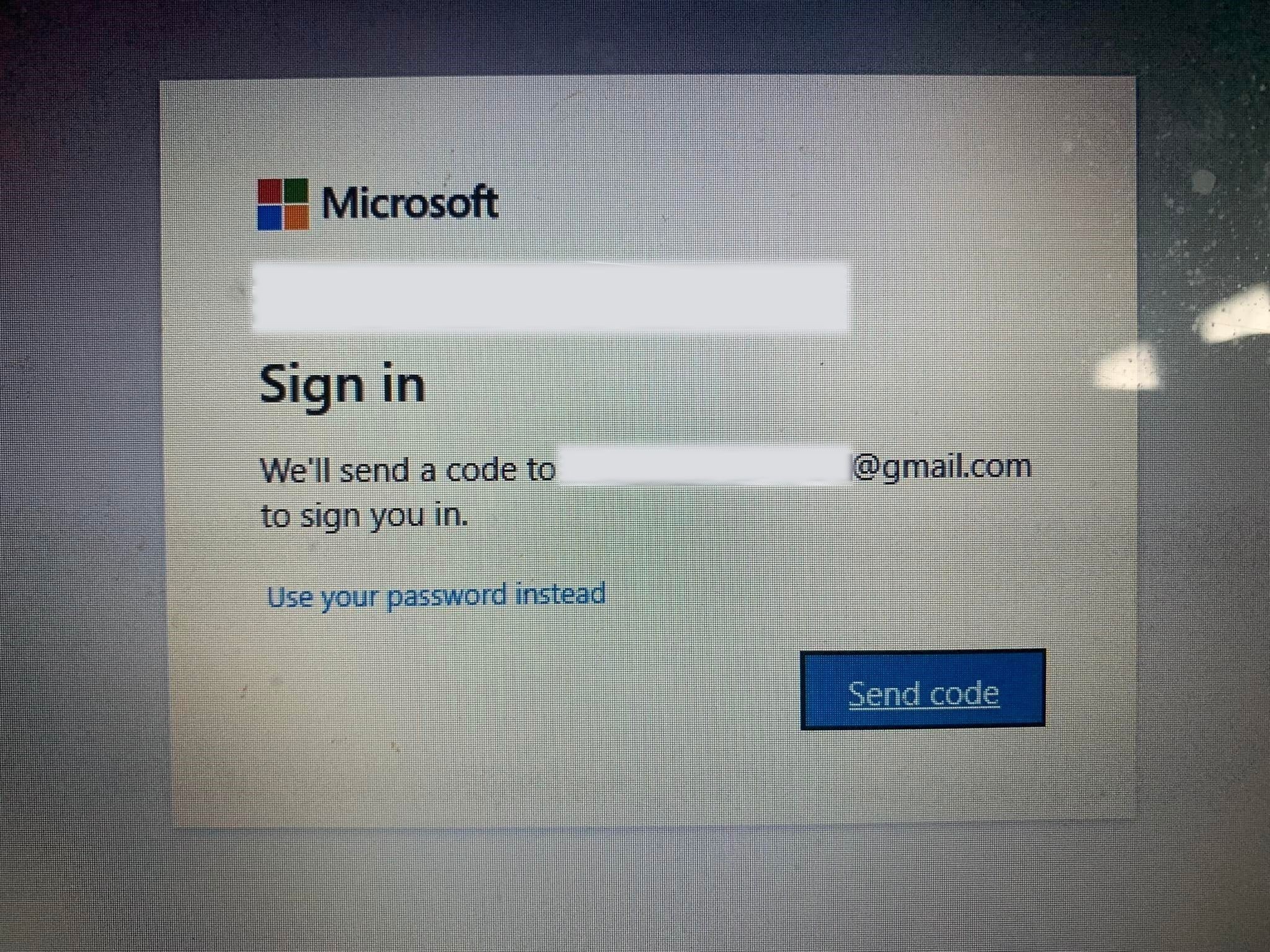 Windows thông báo về việc nhận mã để đặt lại PIN trên màn hình đăng nhập