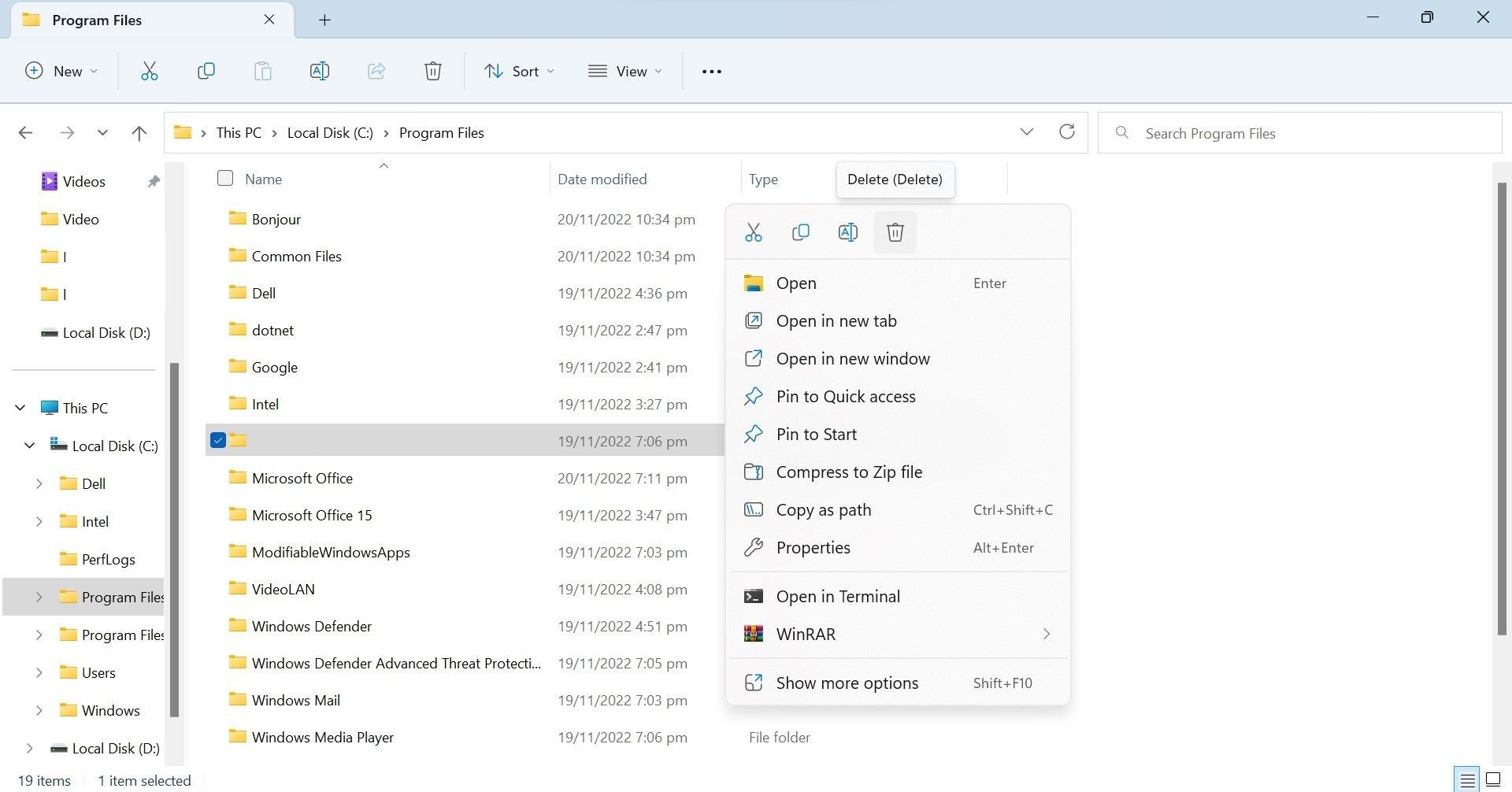 Xóa các tệp đáng nghi của phần mềm chính sau khi tìm thấy chúng trong ứng dụng Windows File Explorer